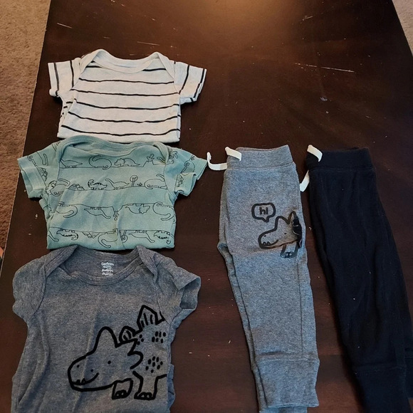 Gerber Organic 3-Pack Baby Boys Dino Short Sleeve Onesies Bodysuits Size 3-9M - Picture 3 of 10